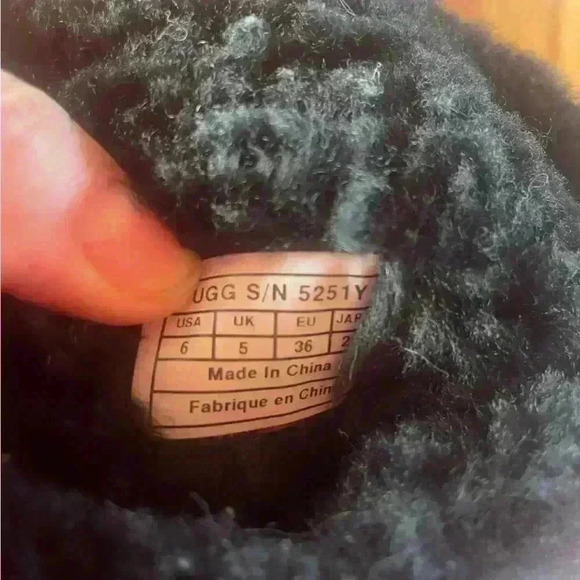 UGG boots - Picture 7 of 9